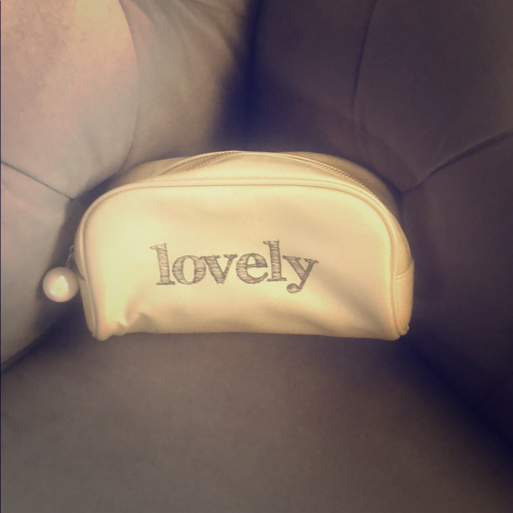Cute make up bag!